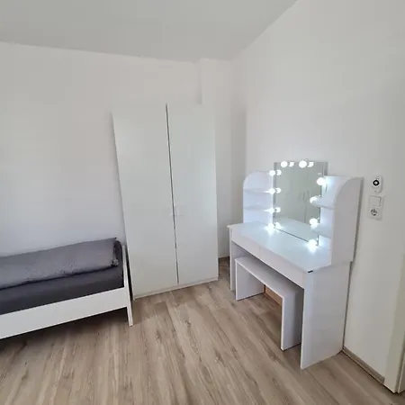 Ganze Lage In Apartment *